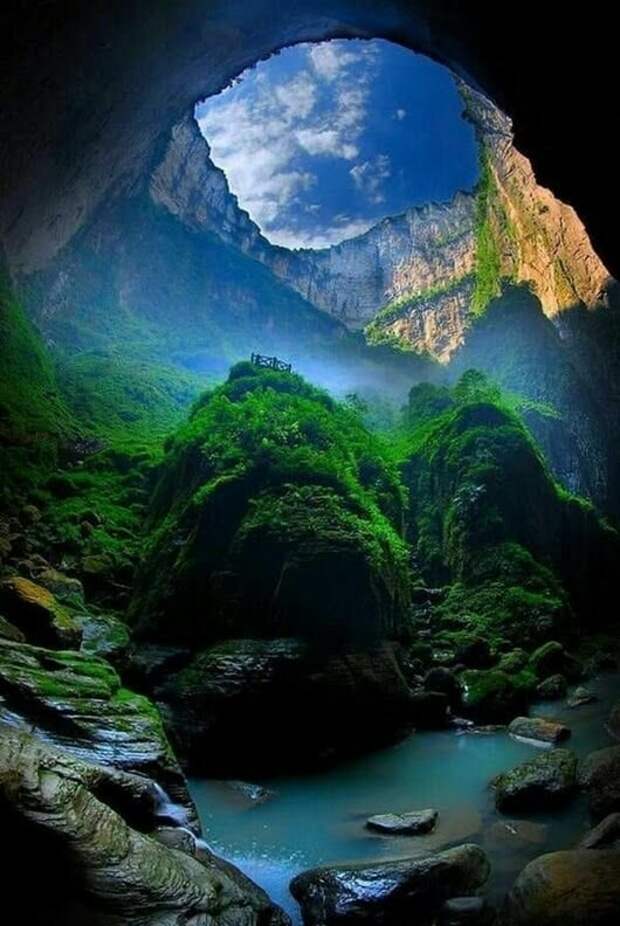 Тянкен Сяочжай, Китай Открытая в 1994 году, карстовая воронка Тянкен Сяочжай глубиной 662 метра это самая глубокая форма рельефа такого вида в мире земля, красота, невероятное, пейзажи, природа, фантастика, фотомир