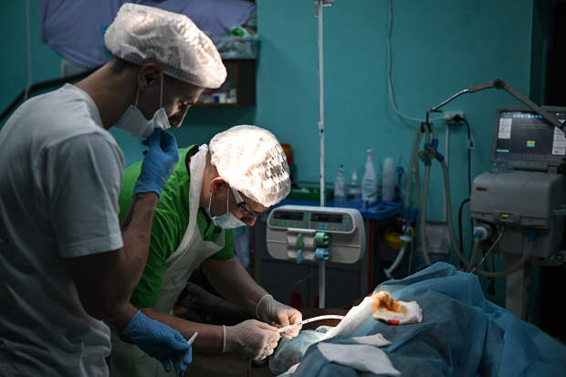 Хирург раскрыл подробности операций в полевых госпиталях Минобороны в зоне СВО