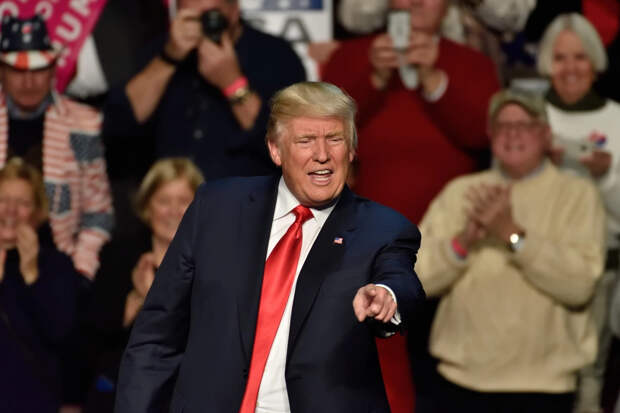 Дональд Трамп заявил, что президент Франции недолго будет у власти