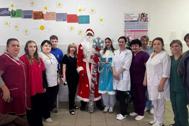 Первые создают новогоднее настроение!