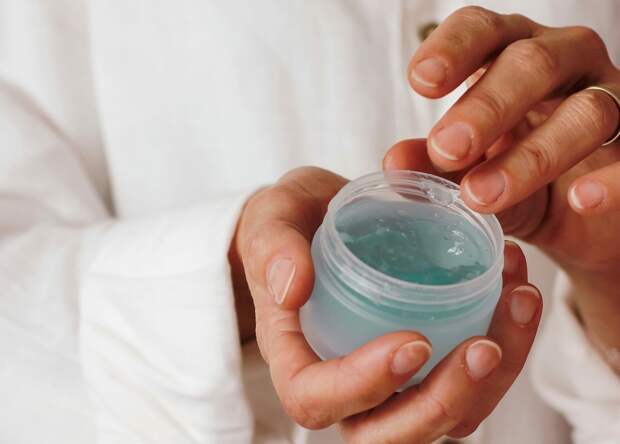 Авито: петербуржцы прислушиваются к советам знакомых при выборе косметики