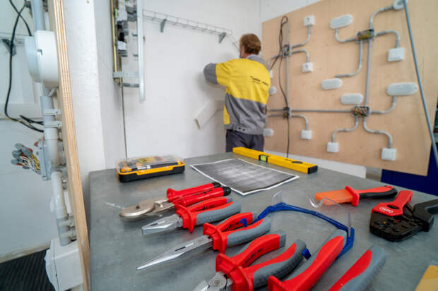 Под Новосибирском сантехники обманули вдову героя СВО