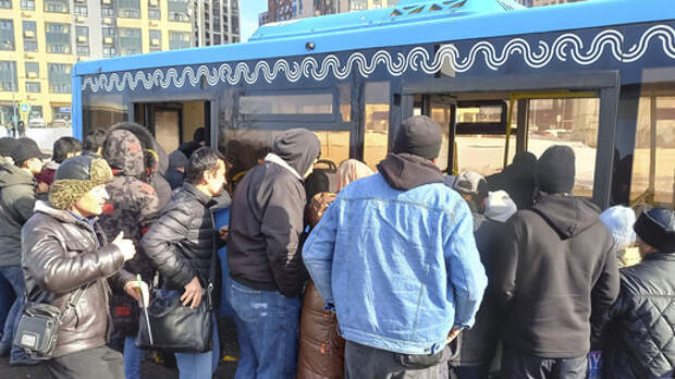 Между паспортом и депортацией: новая миграционная политика оставила сотни тысяч детей мигрантов без образования