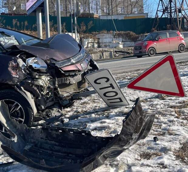 «День дурака на дороге»: во Владивостоке бьются легковушки одна за одной