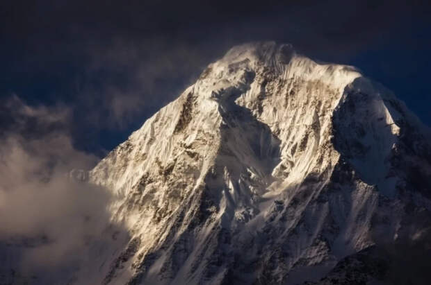 Умер первый покоривший Эверест американец