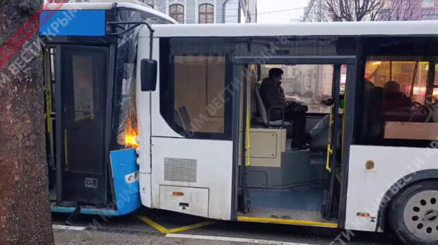 В Симферополе произошло тройное ДТП с участием троллейбусов