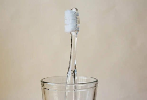 Шэньхан призвал менять зубную щетку после ОРВИ, чтобы избежать воспаления