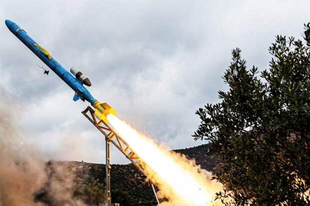 Бойцы "Хезболлы" впервые открыто показали ракету Paveh