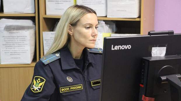 Приставы вернули петербурженке дочь, которую два года взаперти держал отец