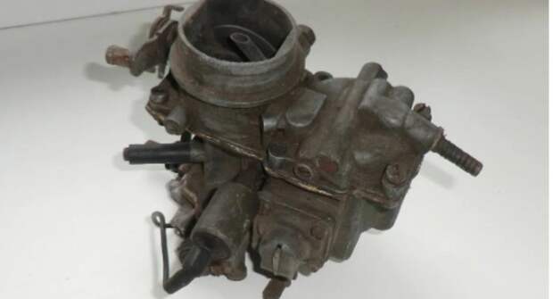 Вильгельм Майбах и венгерские инженеры практически в одно время создали первый автомобильный карбюратор