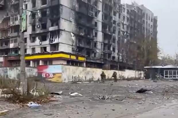 Солдаты РФ сняли видео из освобожденного района Шахтерский в Красноармейске