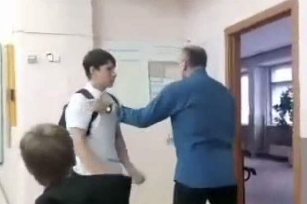 В Кузбассе учитель и ученик подрались в школе из-за конфликта