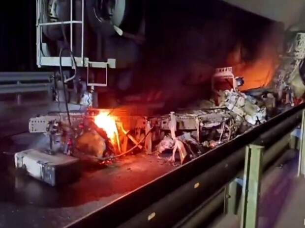 На трассе М-11 в Новгородской области загорелась фура