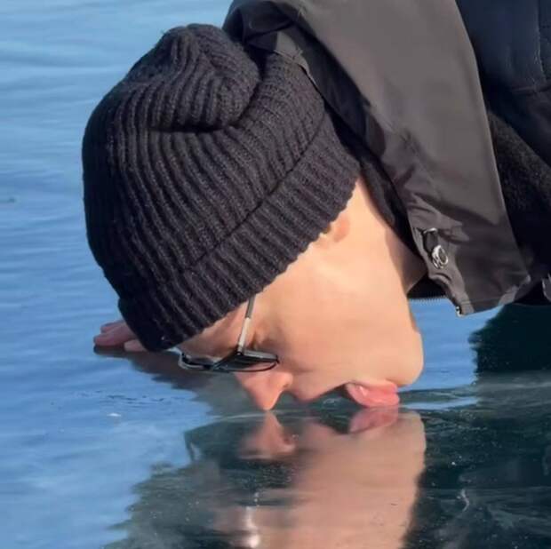 В Минздраве предупредили, что «лизание» льда на Байкале может привести к