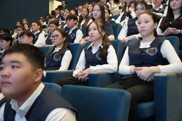 В Караганде полицейские рассказали школьникам о буллинге и ответственности