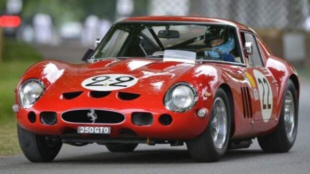 Энцо Феррари всегда рассматривал трамваи как средство финансирования гоночной команды своей компании.В 1960-х это включало как автомобили Формулы-1, так и кампанию Ferrari в чемпионате спортивных автомобилей.Культовая модель 250 GTO была разработана для сезона 1962 года гоночной серии GT, а название автомобиля является аббревиатурой от Gran Turismo Omologato (Grand Touring Homologated). 