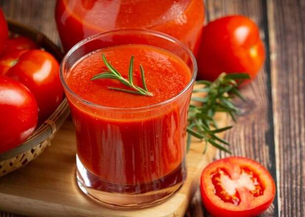 Нутрициолог Уваровская: томатный сок полезнее помидоров – он улучшает защиту от рака