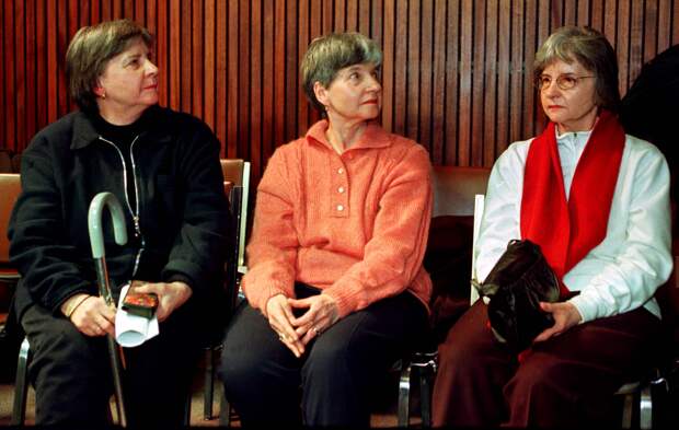 Названа причина смерти последней из пятерняшек Дион