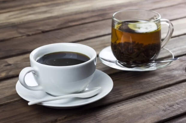 Хирург Умнов объяснил, почему нельзя запивать лекарства чаем