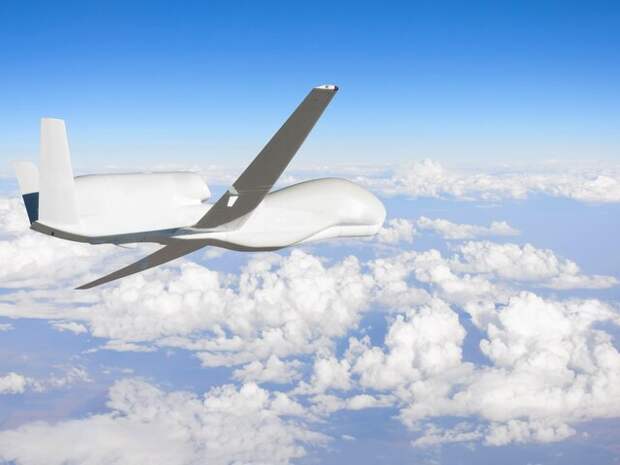 Топливный бак загорелся в аэропорту Кувейта после атаки БПЛА