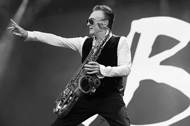Умер основатель британской регги-группы UB40 Брайан Треверс