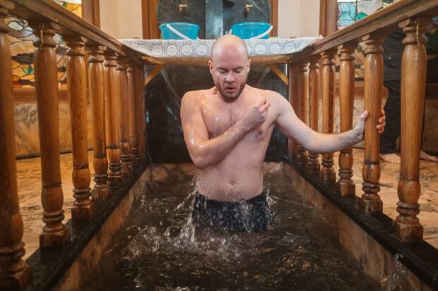 Сотрудники РИА Верхневолжье традиционно искупались в святой воде на крещение