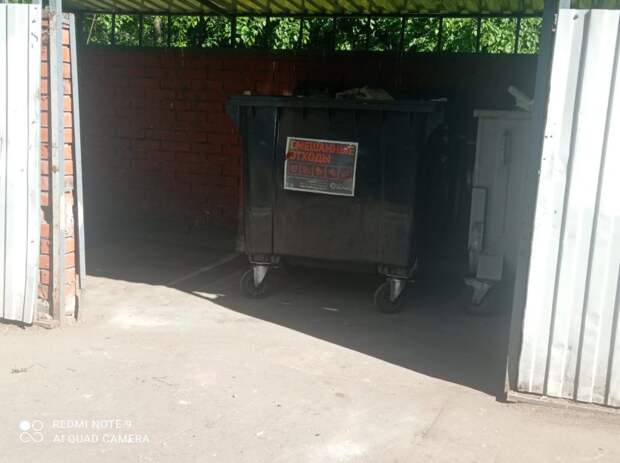Скопления мусора вывезли с Кронштадтского бульвара