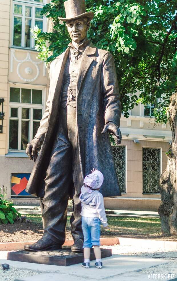 Памятник Махнову в Витебске. Фото: vitebsk.biz