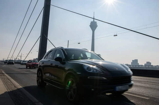 Где не справились танки, помог Porsche: Русские бойцы выполняют задачи на премиальном внедорожнике