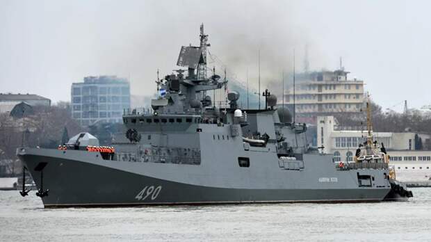 Три корабля России контролируют вошедший в Чёрное море эсминец США