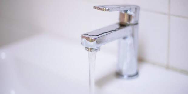 Из кранов квартир дома на Стартовой течёт ржавая вода
