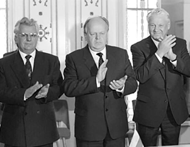 8 декабря 1991 года Кравчук, Шушкевич и Ельцин своими подписями поставили точку в истории СССР