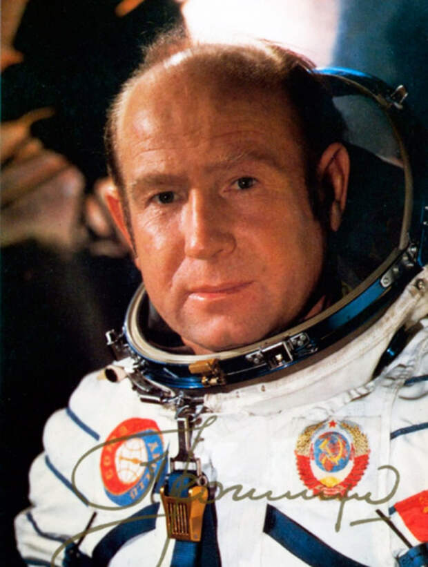 Алексей Леонов