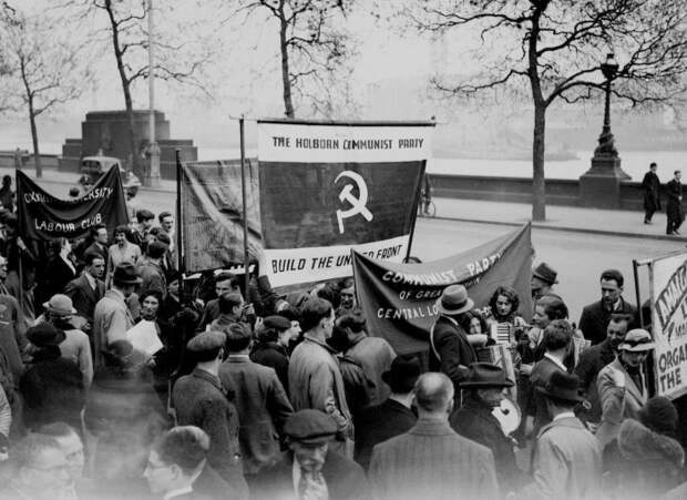 Первомайская демонстрация коммунистов в Гайд-парке в Лондоне, 1 мая 1936 год.