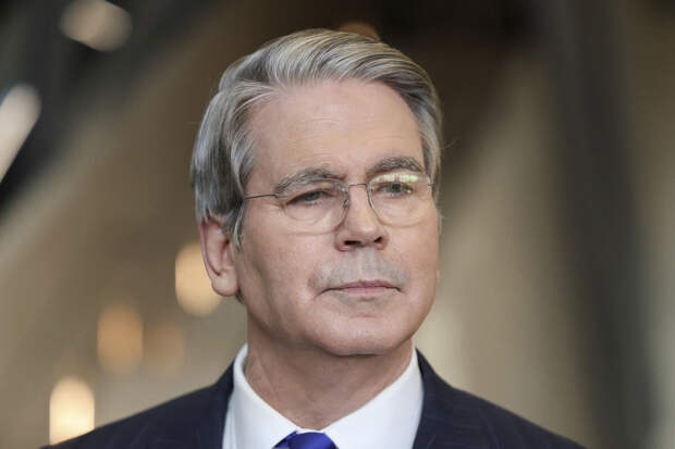 Бессент: США не мешают проходу иранских судов через Ормузский пролив