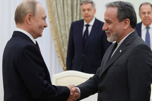 Ушаков: Арагчи доложит руководству Ирана о разговоре с Путиным