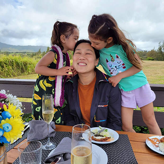 Жена Марка Цукерберга Присцилла Чан с детьми