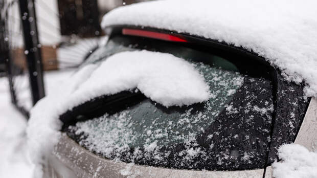 Адвокат Глазкова: ущерб от упавшей на машину наледи обязана возместить УК