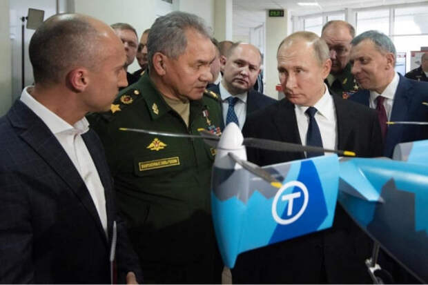 Владимир Путин посетил Черноморское высшее военно-морское училище