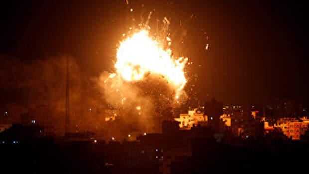 Взрыв в телевизионной станции ХАМАС в городе Газа в результате израильского авиаудара