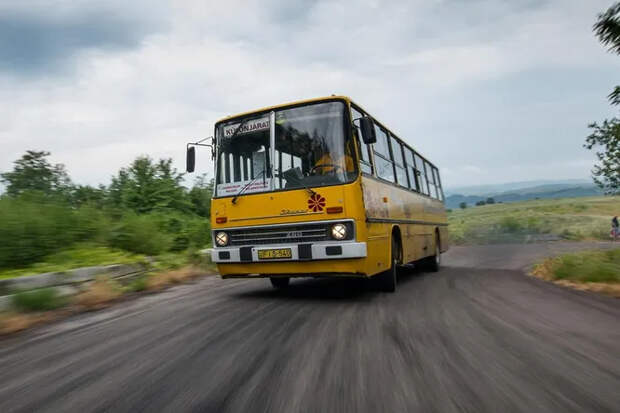 Почему в&nbsp;СССР (и не&nbsp;только) автобусы красили в&nbsp;жёлтый цвет
