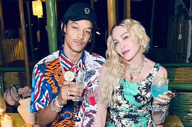 Мадонна отметила день рождения с детьми и молодым бойфрендом на Ямайке