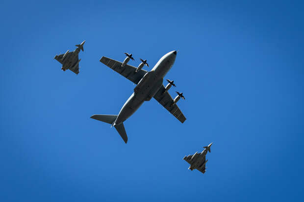 Стало известно о переброске ударной авианосной группы США на Ближний Восток