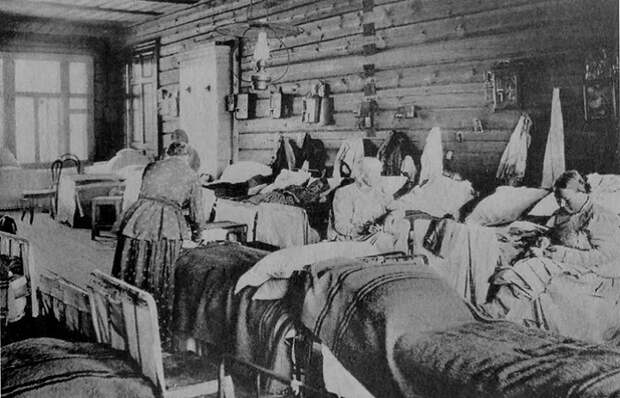 Для стариков, у которых не было детей, Софья Владимировна открыла богадельни. Для стариков, у которых не было детей, Софья Владимировна открыла богадельни.