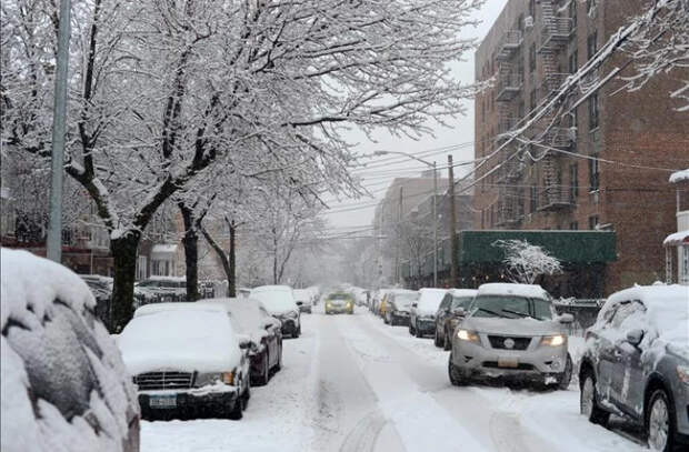 Из-за сильного снегопада в Париже произошли перебои в транспорте