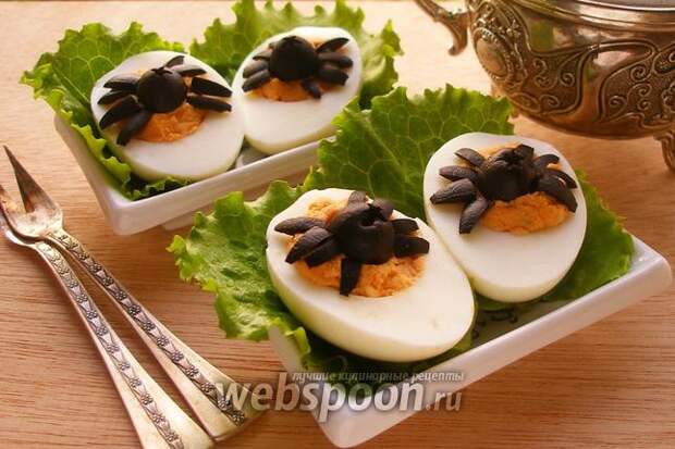 Фото Яйца фаршированные с «пауками»