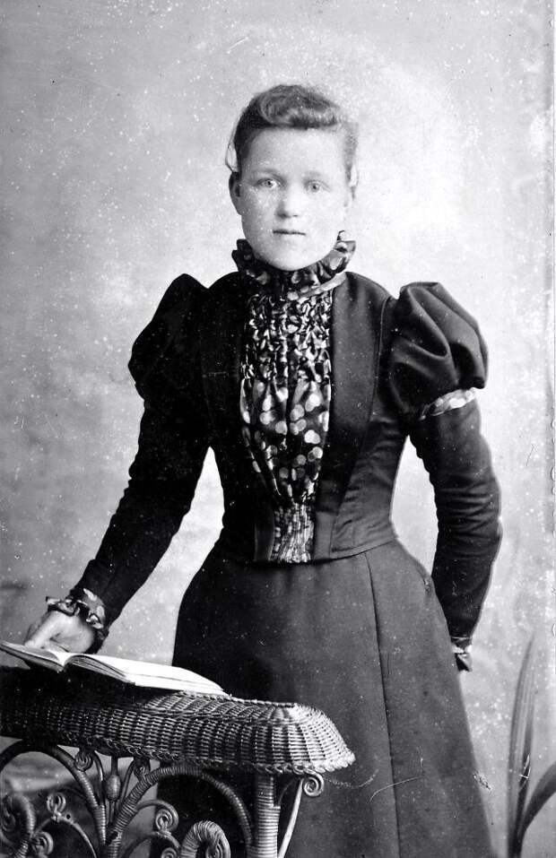 Victorian Women in the 19th Century (24).jpg Victorian Women in the 19th Century (24).jpg