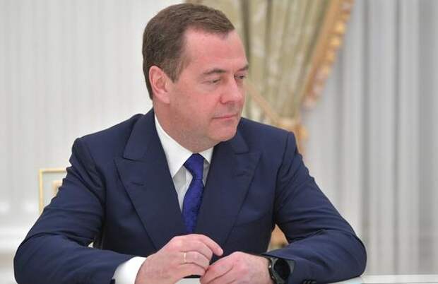 Медведев призвал устроить социальные взрывы в странах Запада в ответ на санкции