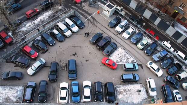 Результат пошуку зображень за запитом "Верховный суд запретил россиянам парковаться в своих дворах"