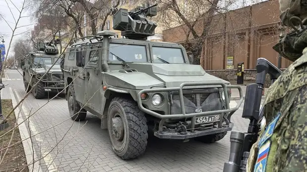 В Кремле заявили, что решение по миротворцам в Казахстане принимает ОДКБ